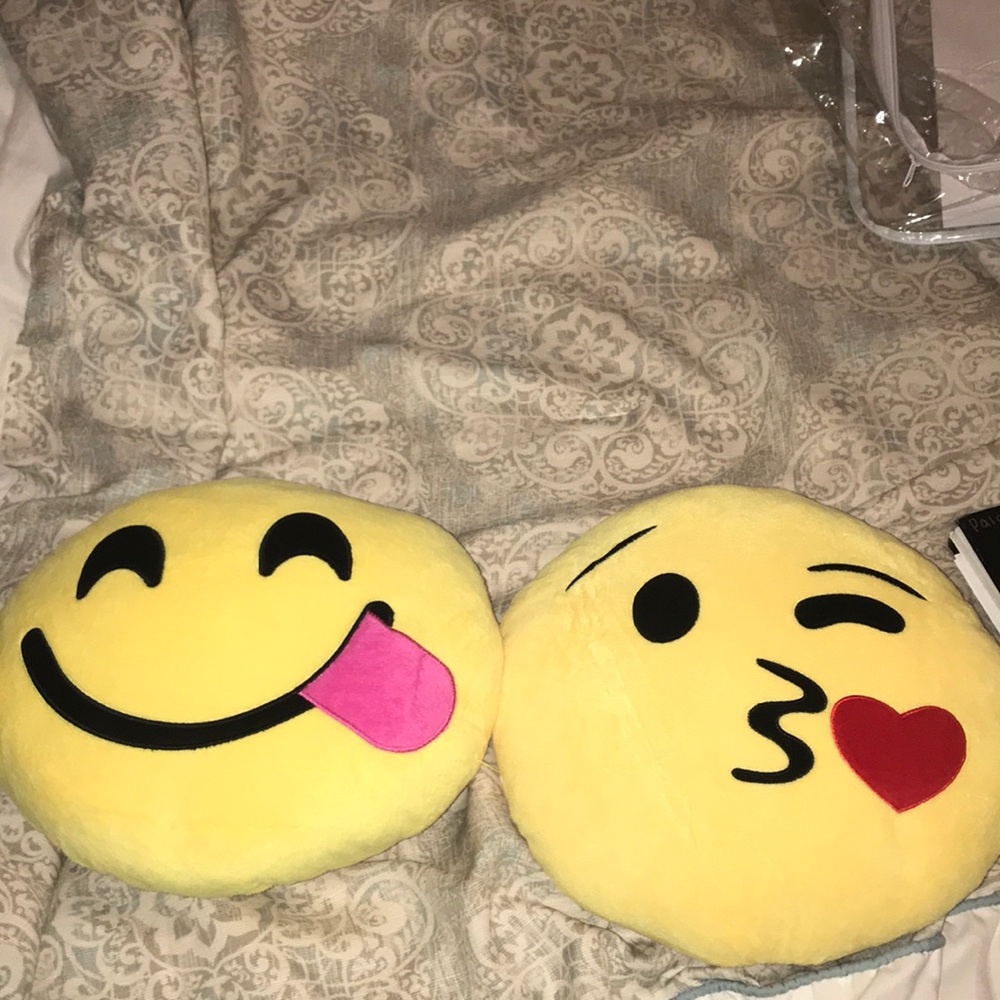 emoji pillows !